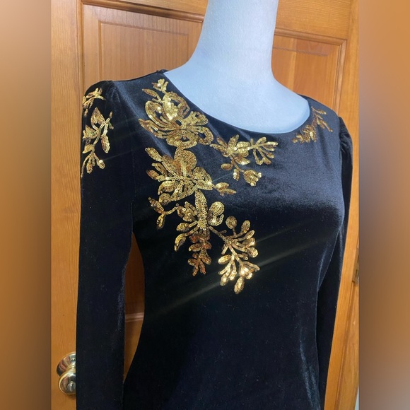 NWOT Elegant Black and Gold Embellished Top - Picture 5 of 6